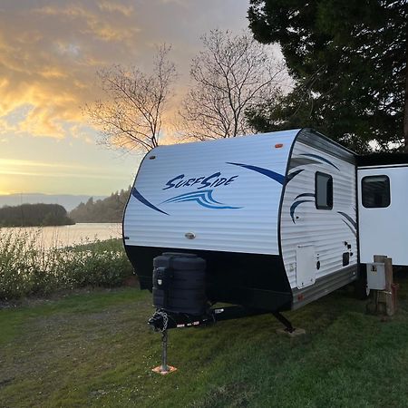 Hotel Surfside Glamping Camper à Klamath Extérieur photo