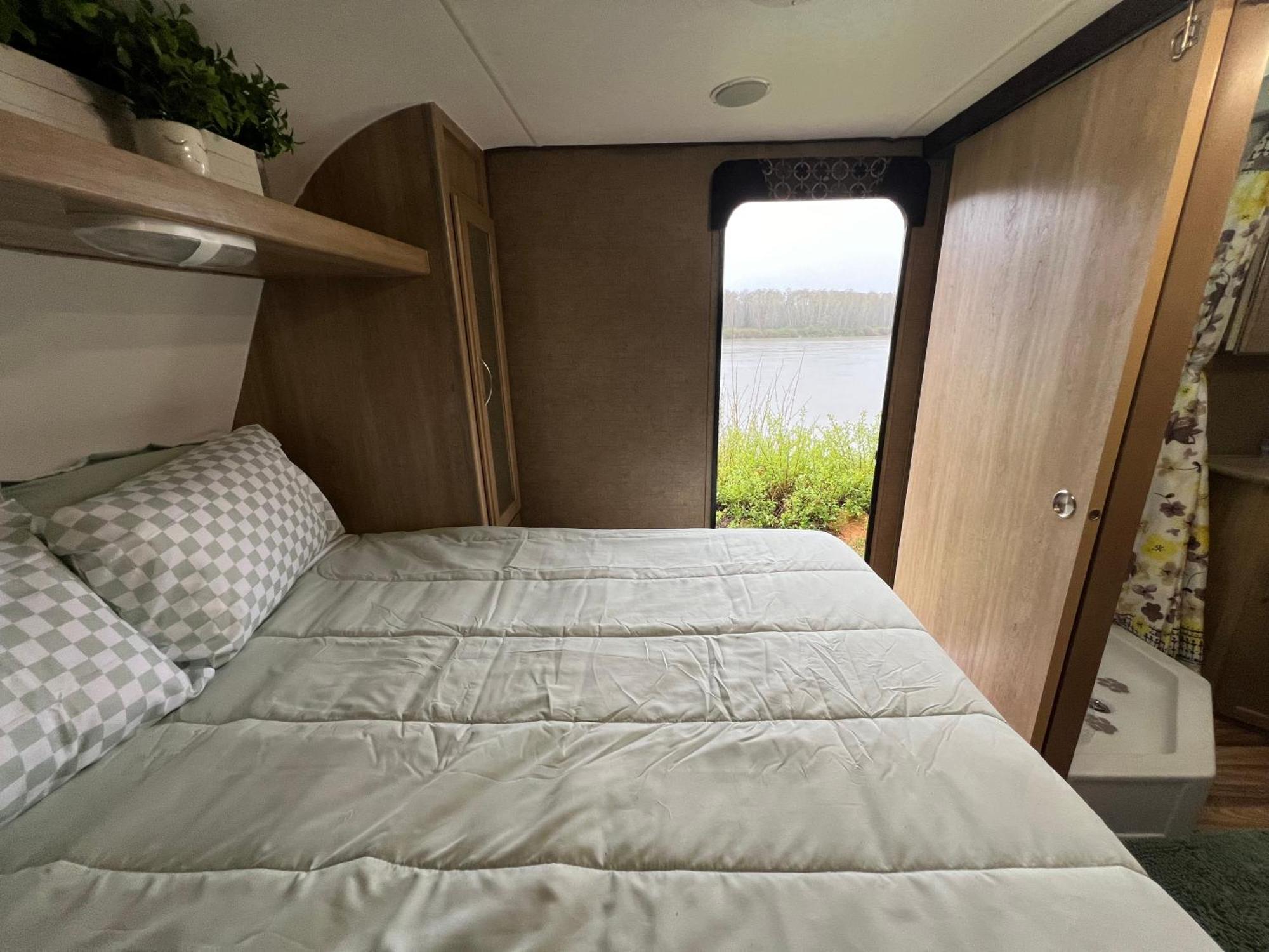 Hotel Surfside Glamping Camper à Klamath Extérieur photo