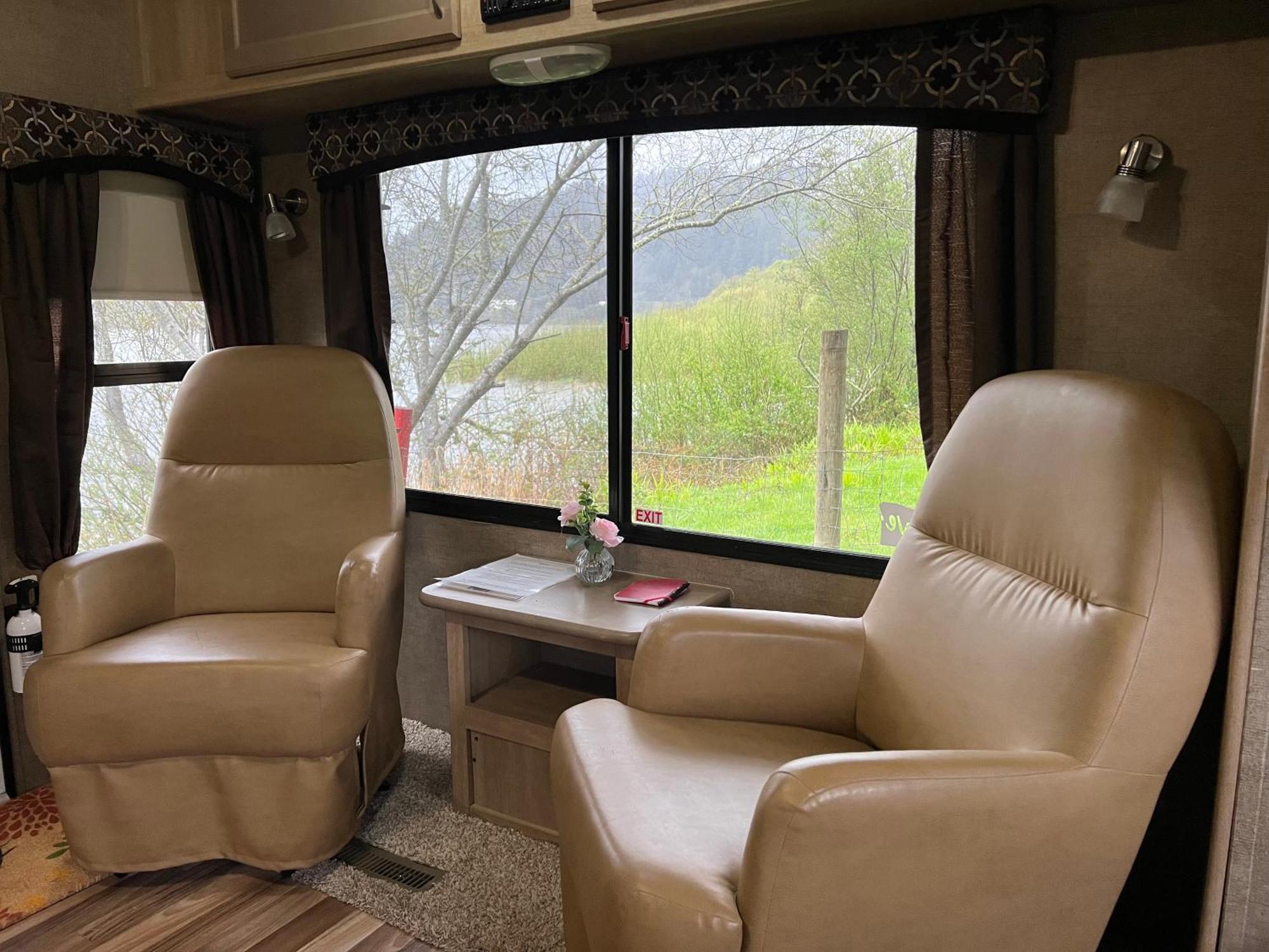 Hotel Surfside Glamping Camper à Klamath Extérieur photo