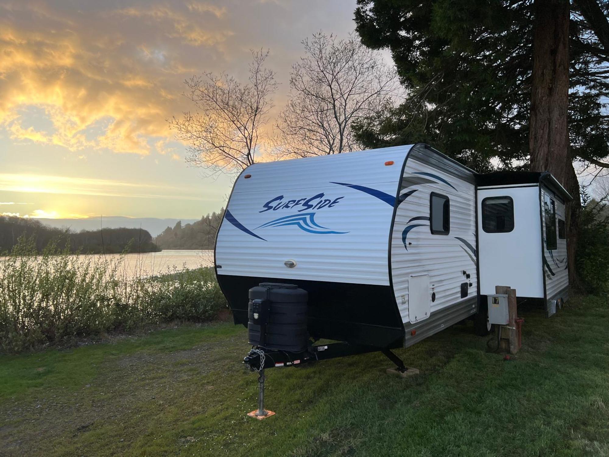 Hotel Surfside Glamping Camper à Klamath Extérieur photo