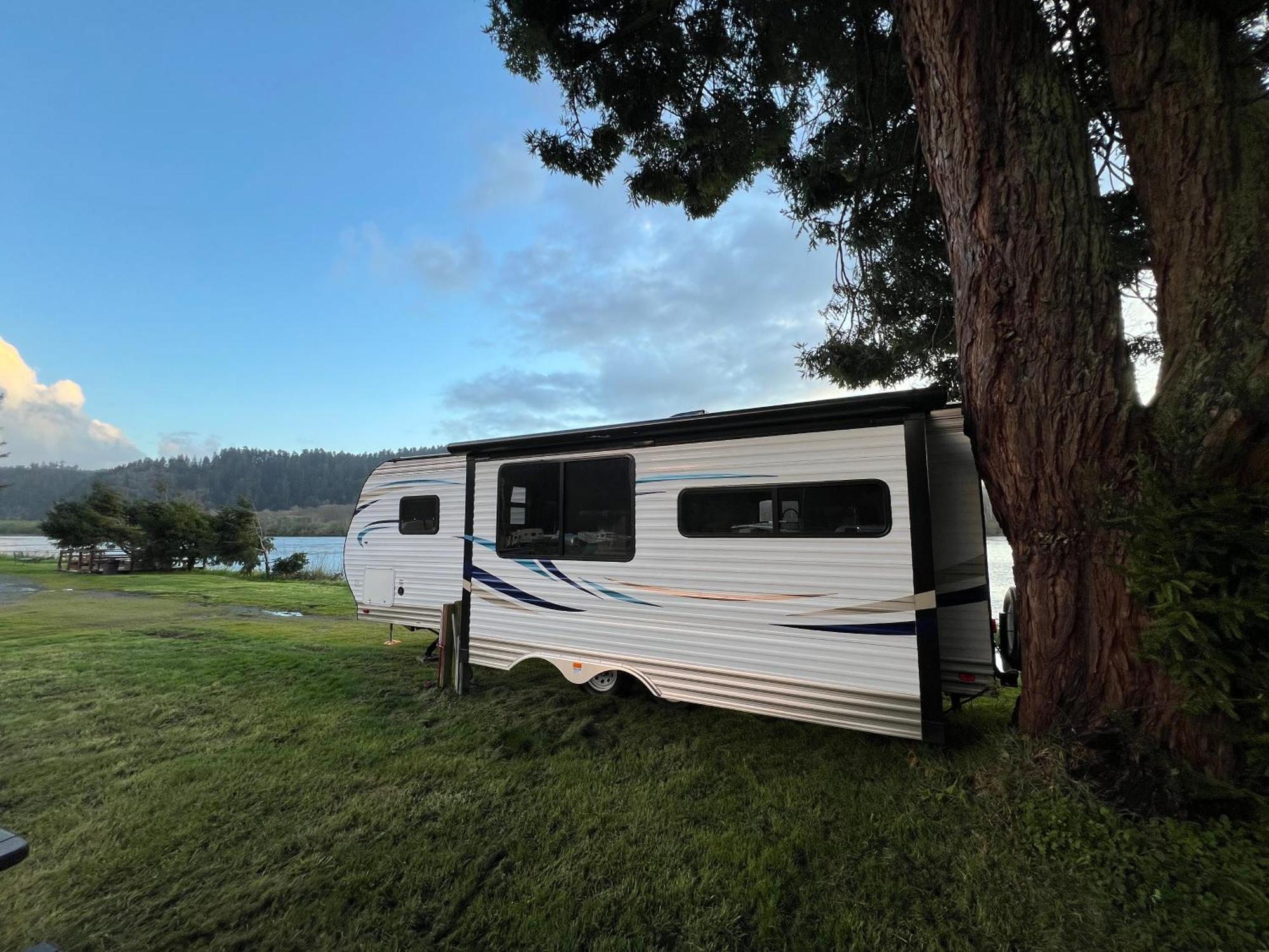 Hotel Surfside Glamping Camper à Klamath Extérieur photo