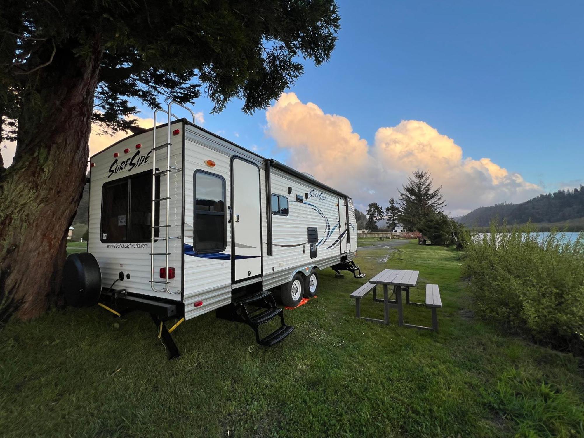Hotel Surfside Glamping Camper à Klamath Extérieur photo